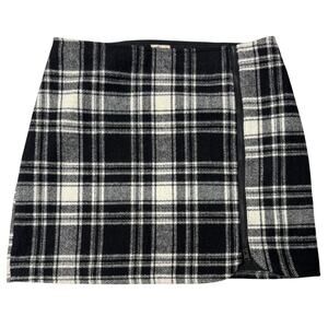 Hollister Black & White Plaid Wool Blend Mini Skirt - Size 7